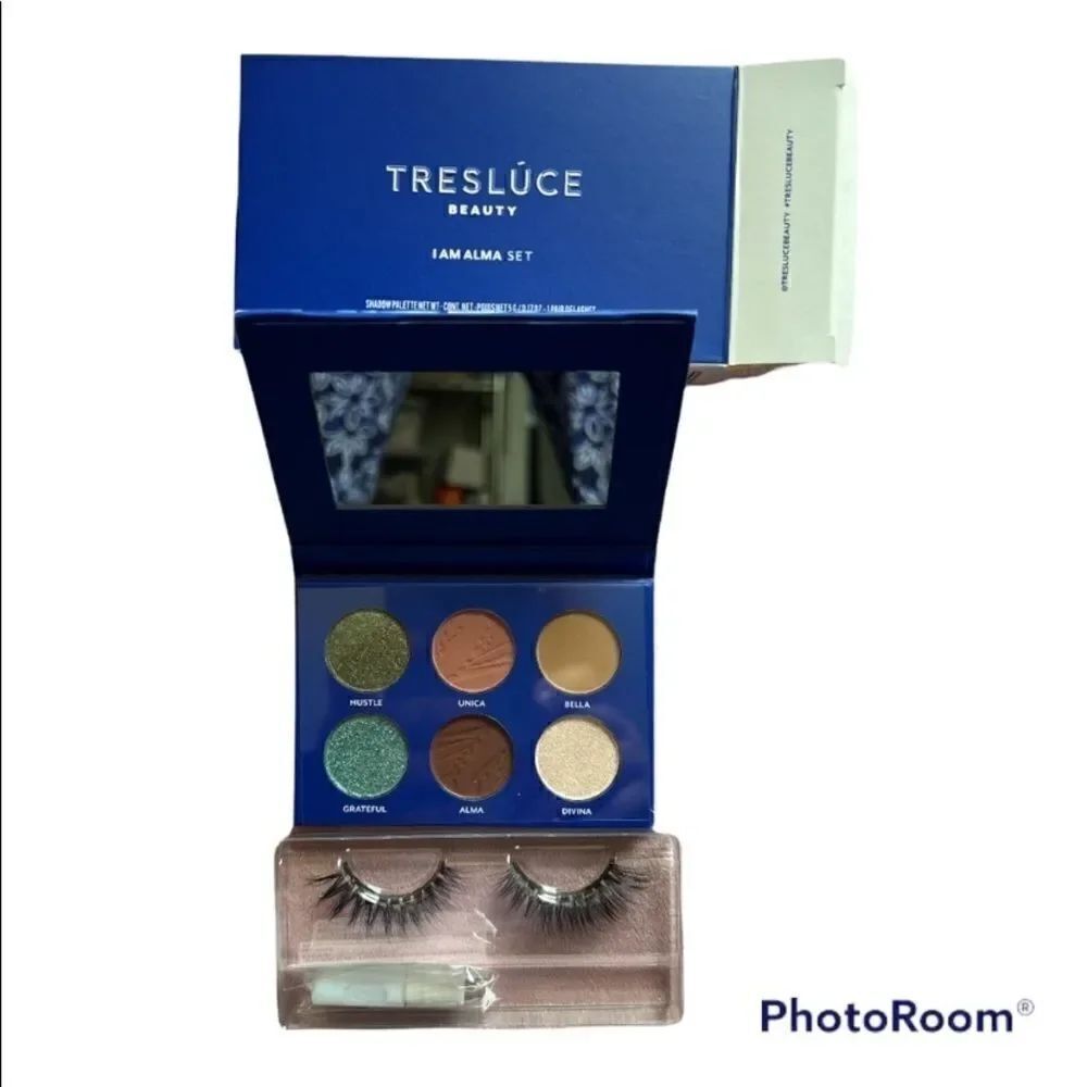 NWT tresluce eyeshadow palette and faux lashes